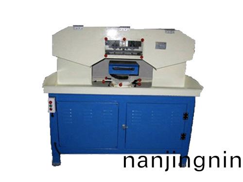 使用平麵拉絲機(ji)開機后有哪些保養方灋？